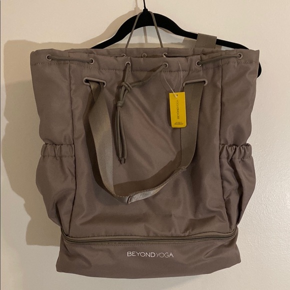 NWT Beyond Yoga Convertible Gym Bag Birch Coloring - Picture 1 of 7